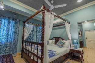 sheel mahal close to hawa mahal