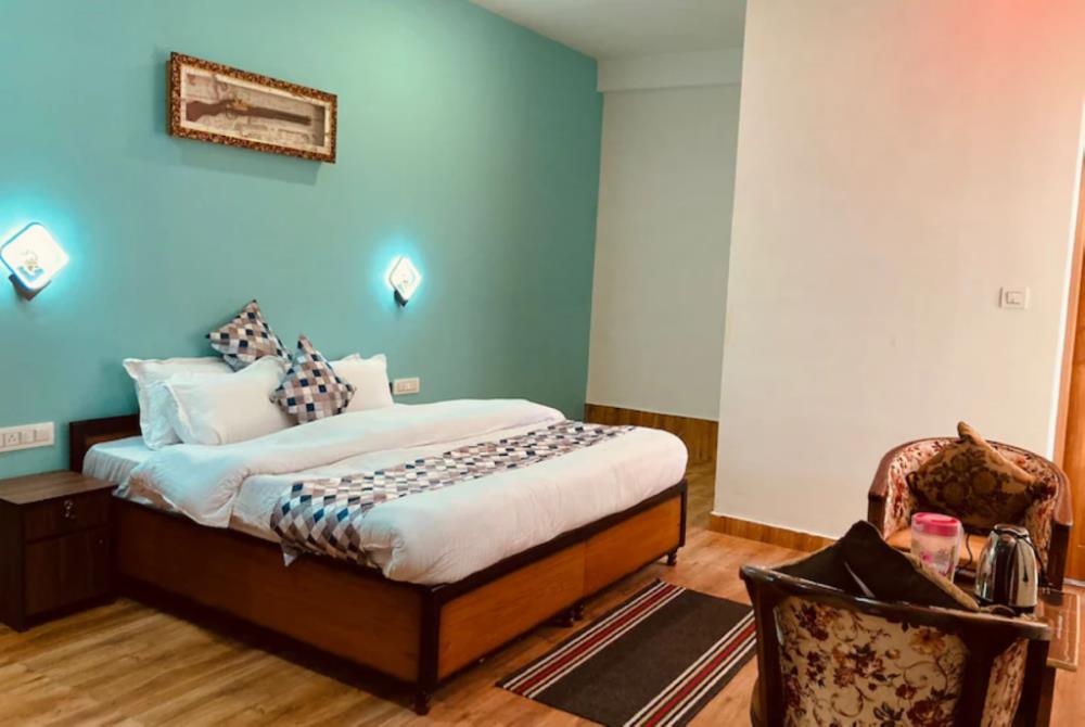 hotel snow crest residency