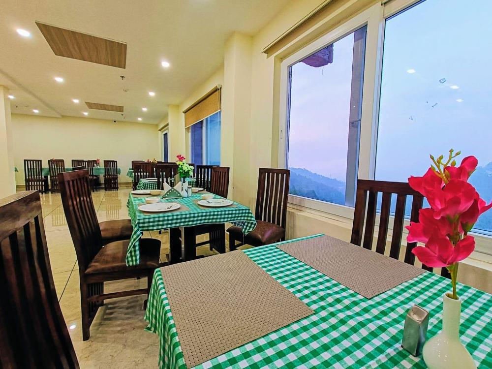 hotel pines and peaks dalhousie