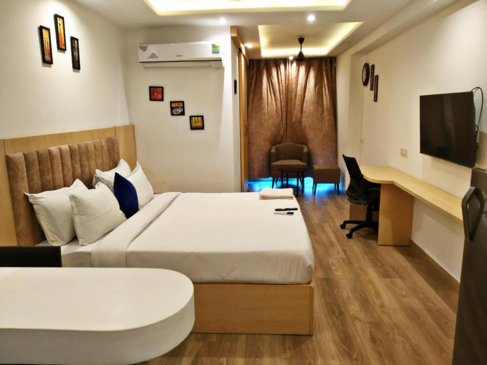 pink hotel grand anukampa