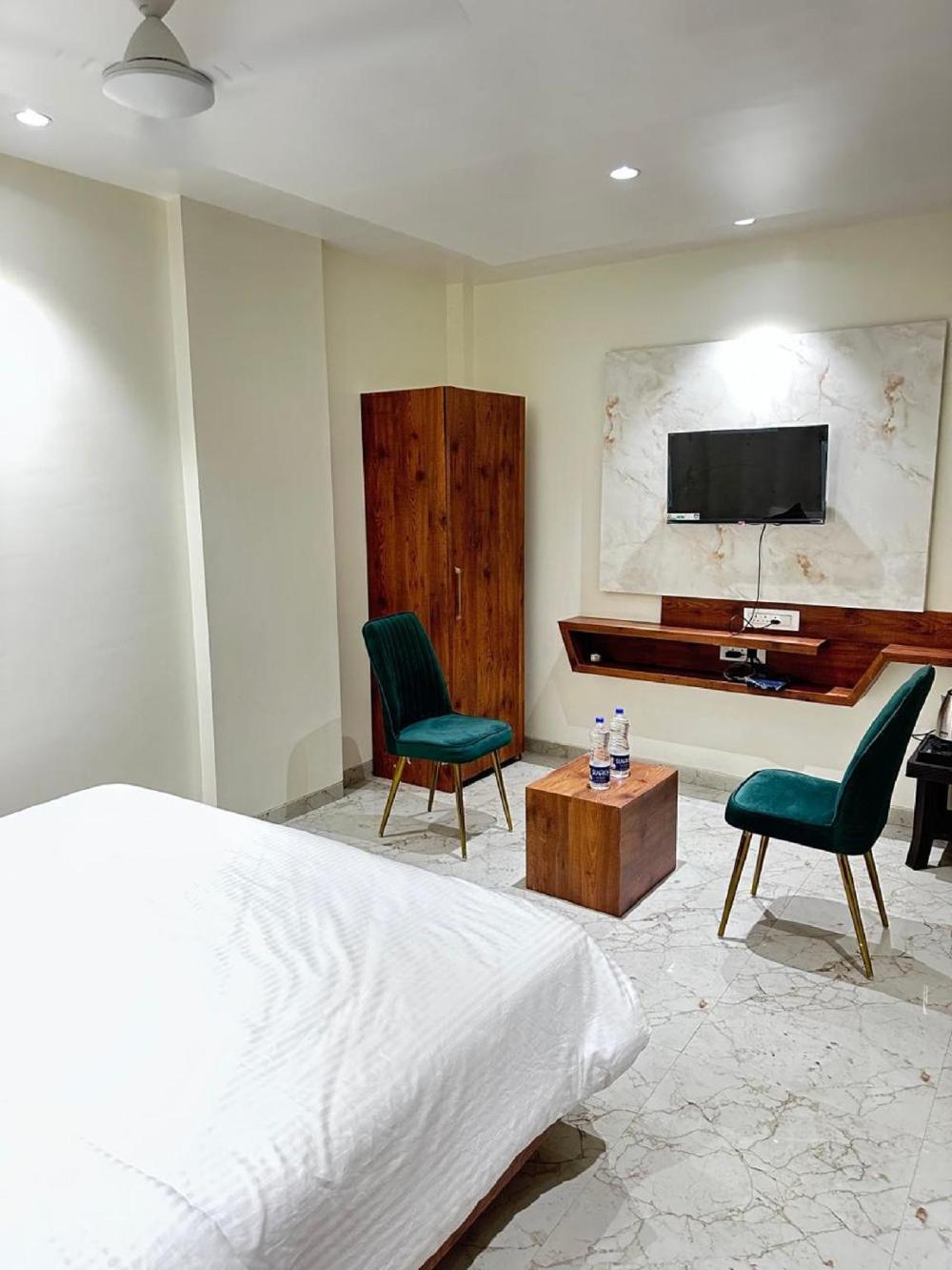 hotel apex and lodging akkalkot