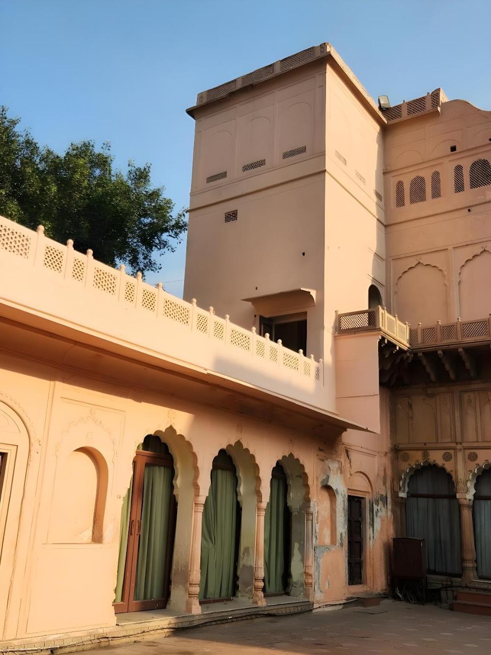 raja nahar singh palace