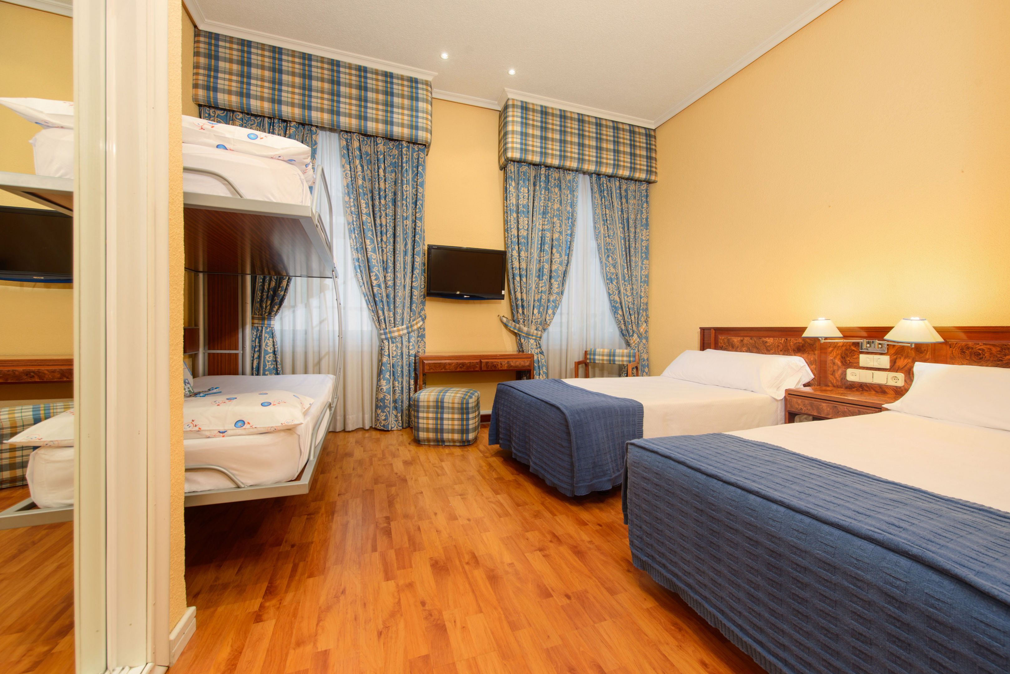 hotel madrid gran via 25 by melia