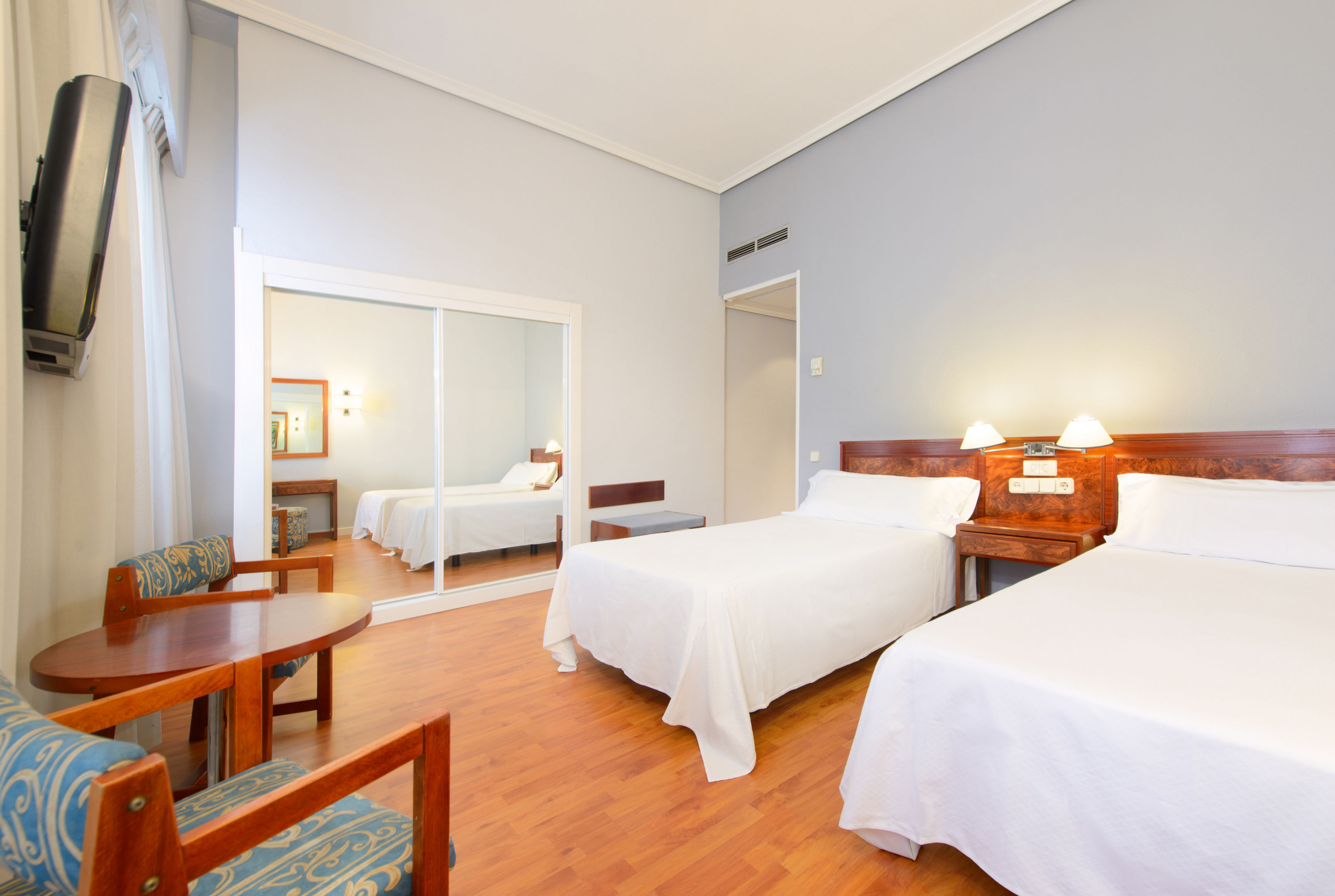 hotel madrid gran via 25 by melia