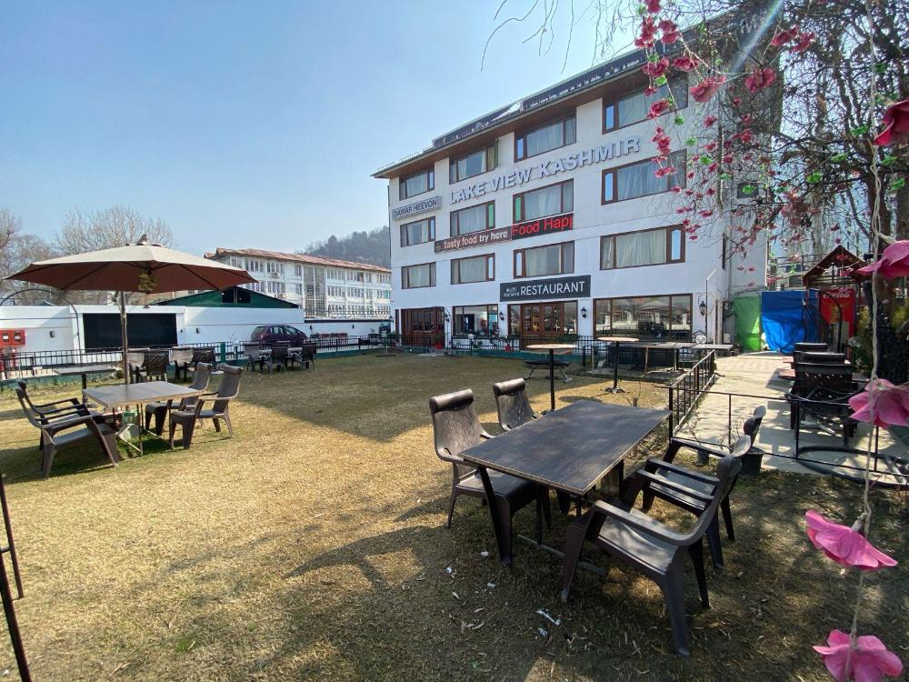 hotel lake view kashmir