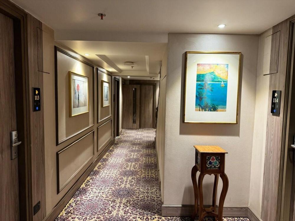 hotel lake view kashmir