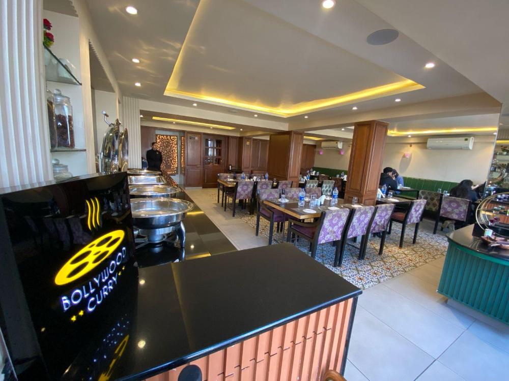 hotel lake view kashmir