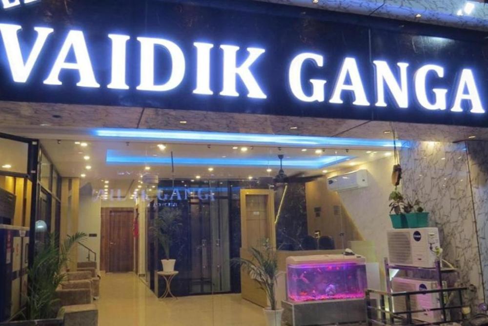 hotel vaidik ganga near parmarth niketan