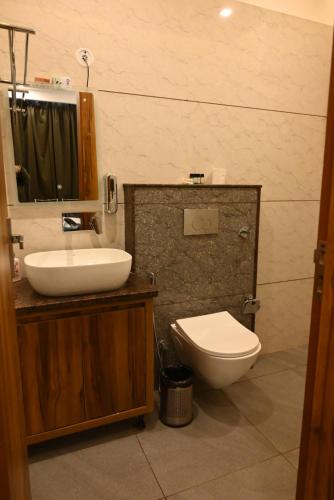 hotel vaidik ganga near parmarth niketan