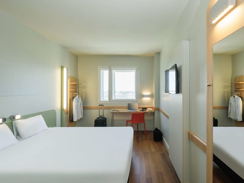 ibis budget malaga aeropuerto avenida velazquez