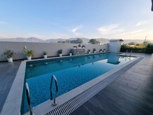 eminence the corbett