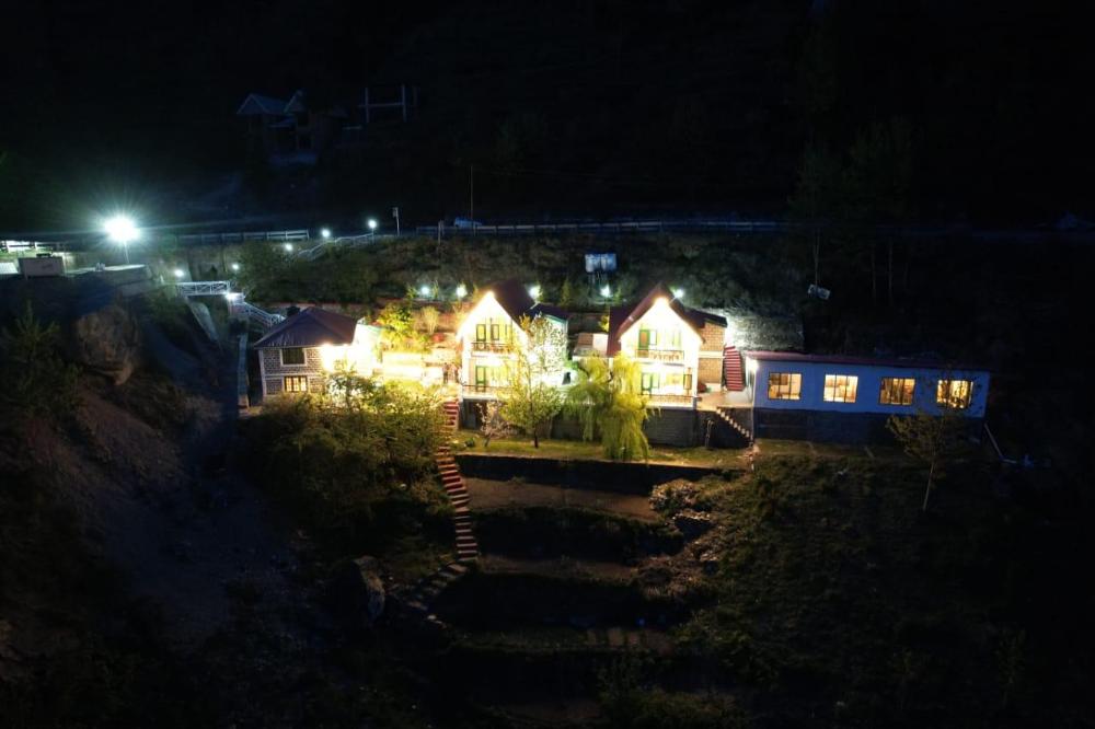 crossroads narkanda cottages