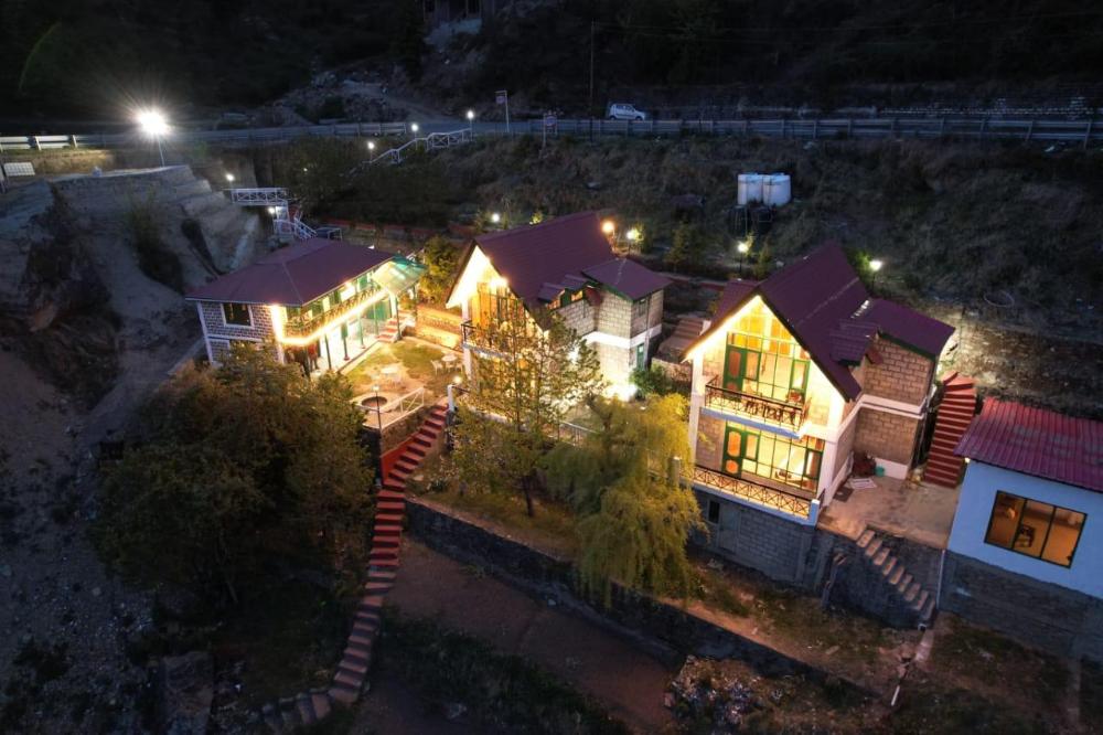 crossroads narkanda cottages