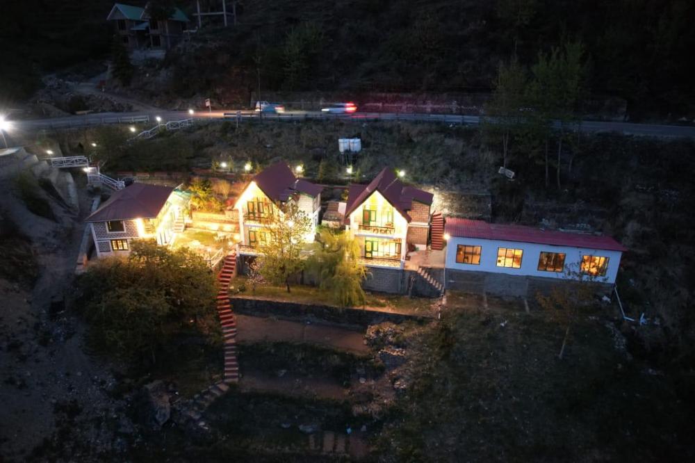 crossroads narkanda cottages