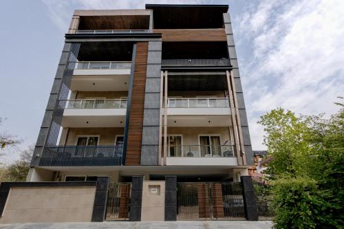 the lodgers luxury 1 bhk serviced apartment sec 43