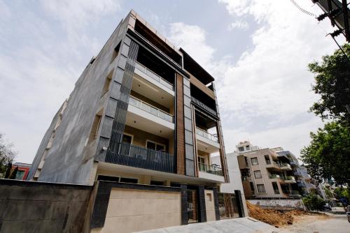 the lodgers luxury 1 bhk serviced apartment sec 43