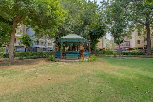 the lodgers luxury 1 bhk serviced apartment sec 43