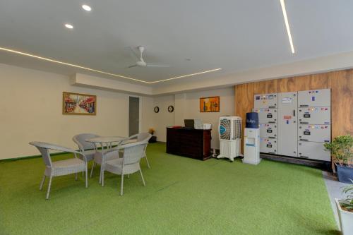 the lodgers luxury 1 bhk serviced apartment sec 43