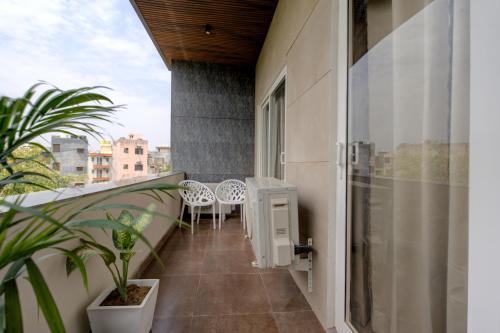 the lodgers luxury 1 bhk serviced apartment sec 43