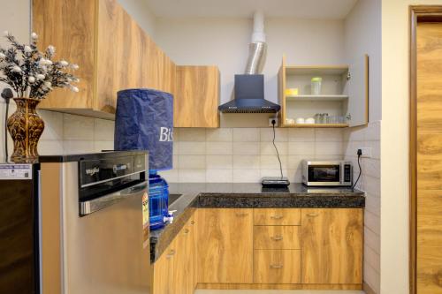 the lodgers luxury 1 bhk serviced apartment sec 43