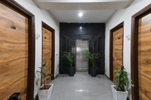 the lodgers luxury 1 bhk serviced apartment sec 43