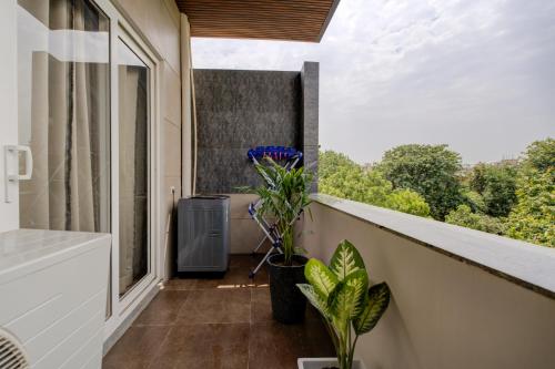 the lodgers luxury 1 bhk serviced apartment sec 43