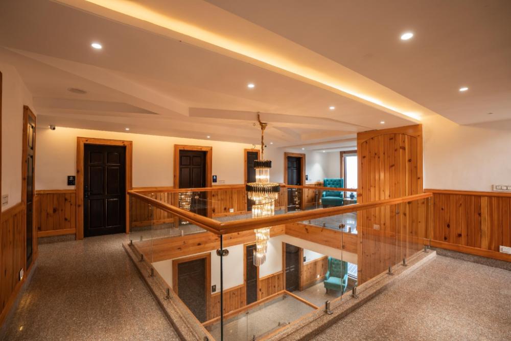 alt life luxe himalayan crown mcelodganj