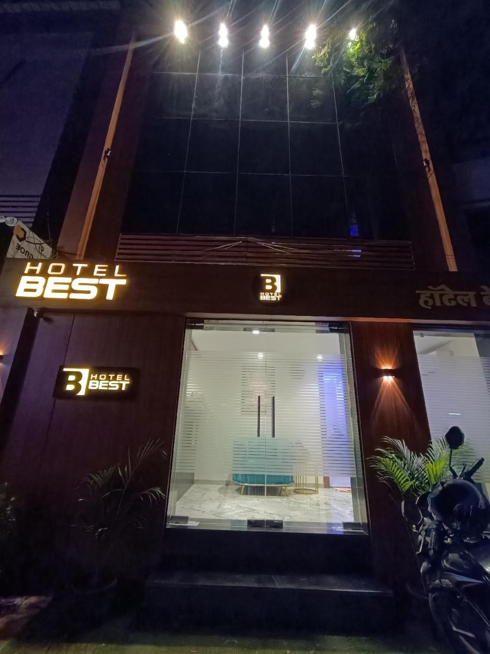 hotel best near kokilaben hospital andheri west