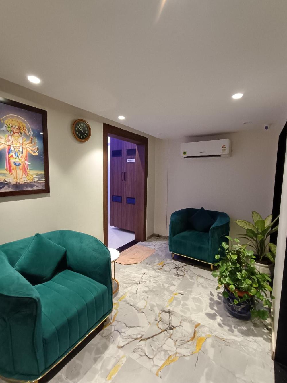 hotel best near kokilaben hospital andheri west