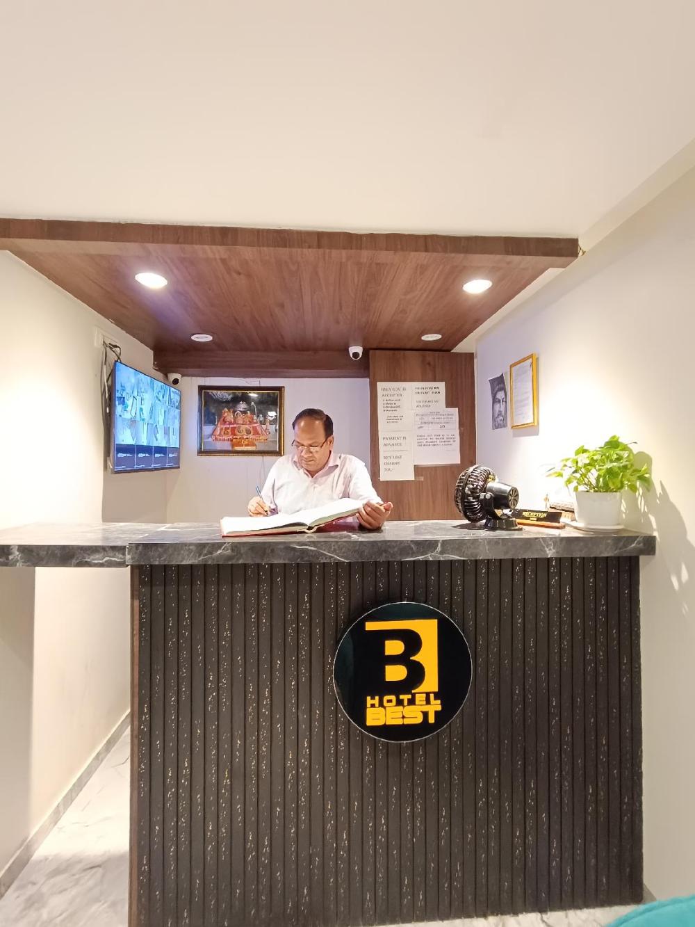 hotel best near kokilaben hospital andheri west