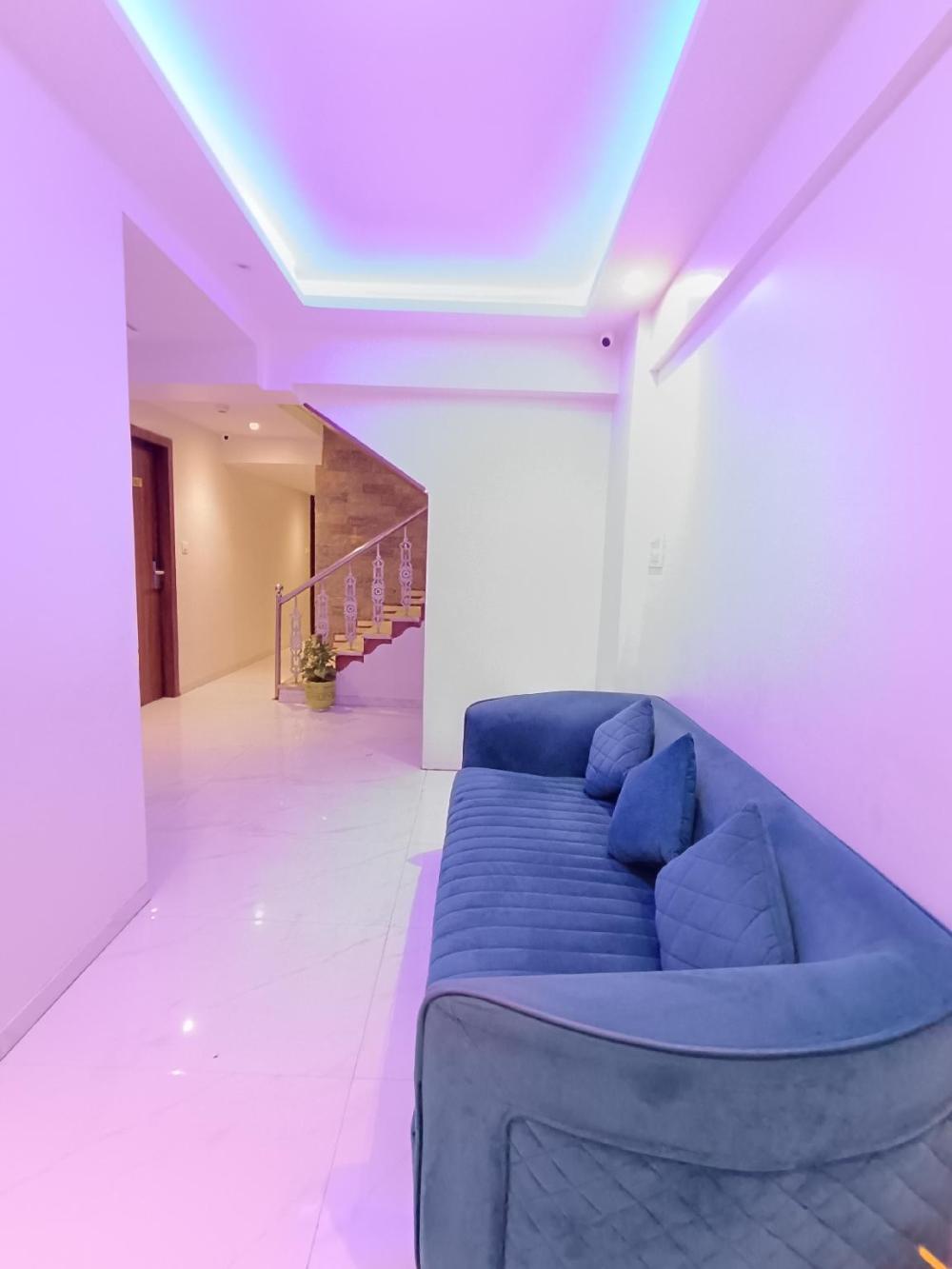 hotel best near kokilaben hospital andheri west