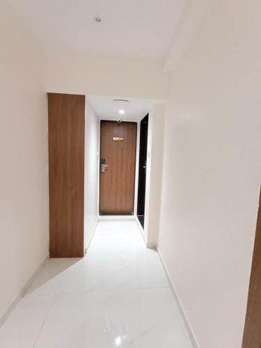 hotel best near kokilaben hospital andheri west
