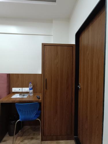 hotel best near kokilaben hospital andheri west