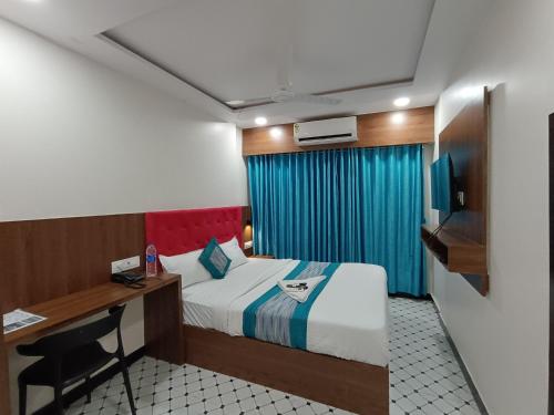 hotel best near kokilaben hospital andheri west