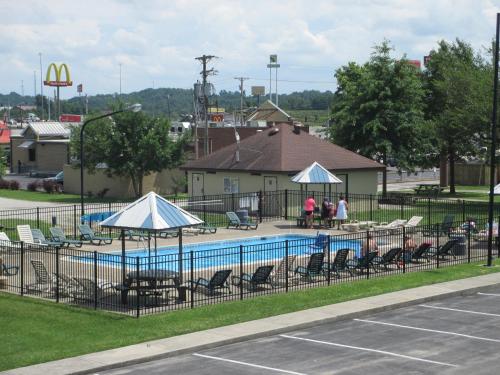 Budget Host Westgate Inn,East Bernstadt>>London,2 star