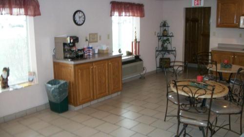 budget host westgate inn