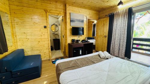 coastal bay inn by green apple stays