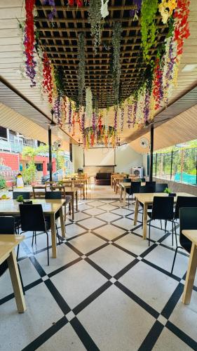 coastal bay inn by green apple stays