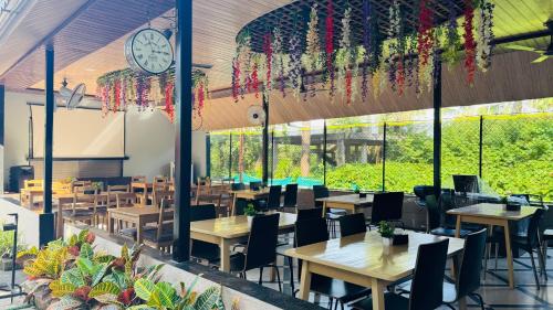 coastal bay inn by green apple stays