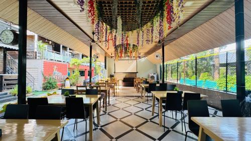 coastal bay inn by green apple stays