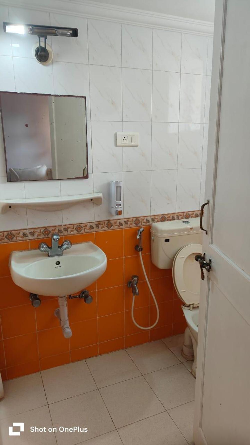 roomzaway 4205 b pool wi fi parking and kitchen