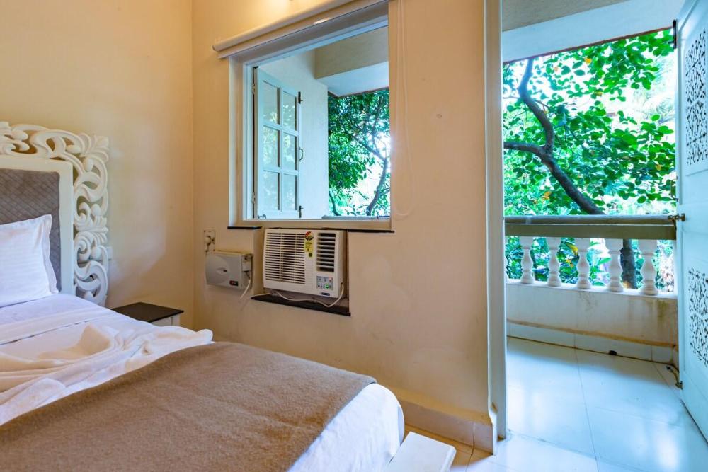 roomzaway 4205 b pool wi fi parking and kitchen