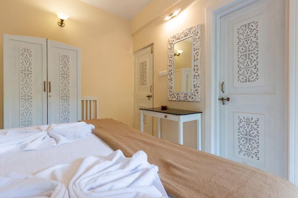 roomzaway 4205 b pool wi fi parking and kitchen