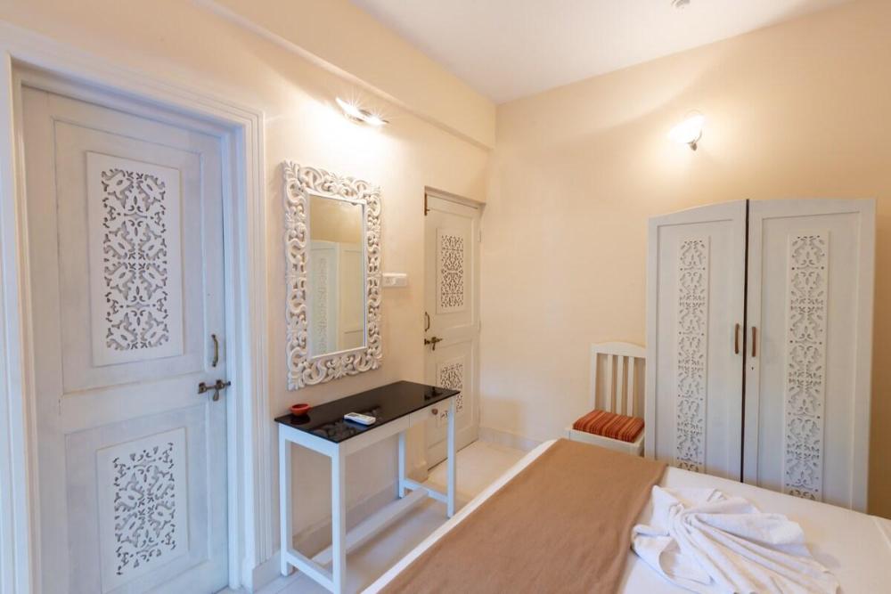 roomzaway 4205 b pool wi fi parking and kitchen