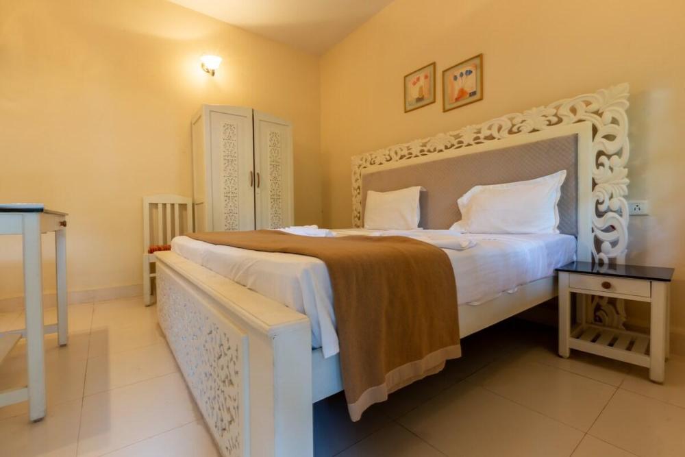 roomzaway 4205 b pool wi fi parking and kitchen