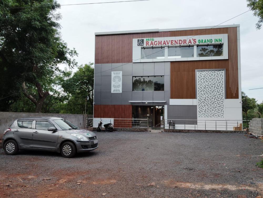 hotel raghavendra grand inn