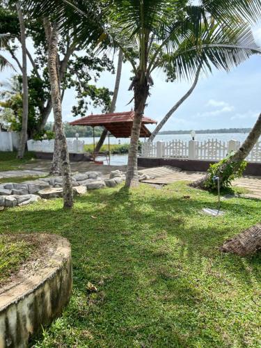 lavilla lake resort and restaurant