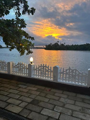 lavilla lake resort and restaurant