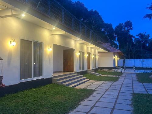 lavilla lake resort and restaurant