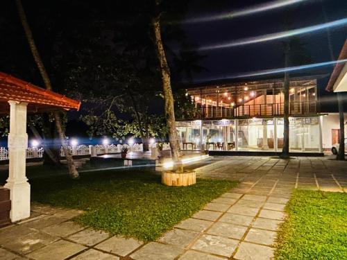 lavilla lake resort and restaurant